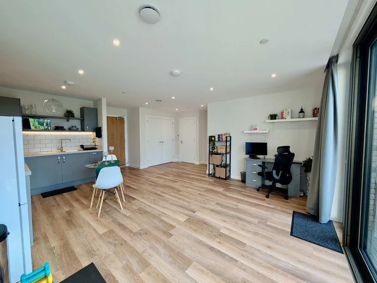 Flat Devonshire Avenue in Woking