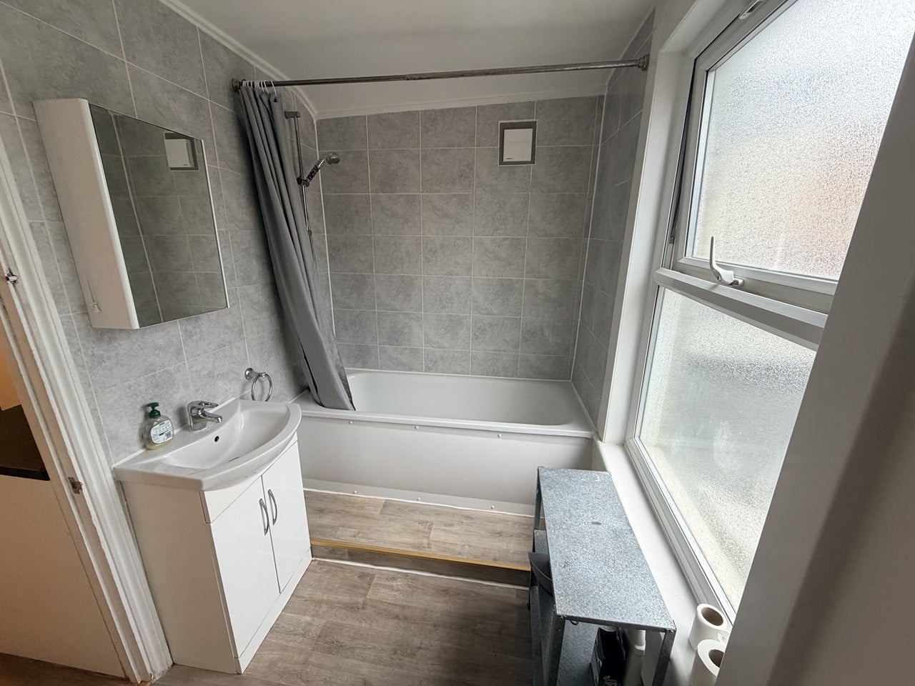 Flat Vicarage Lane in Greater London