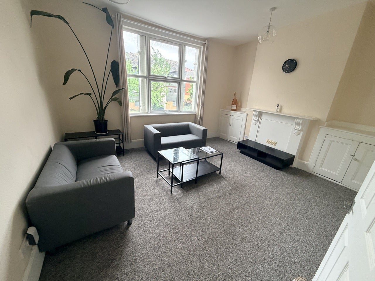 Flat Vicarage Lane in Greater London