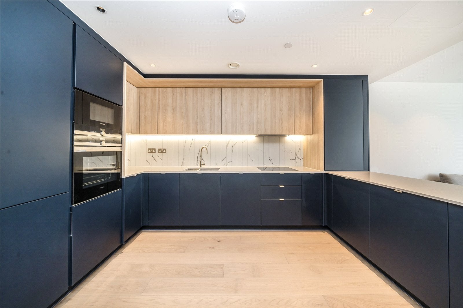 Flat Kennington Lane in Greater London