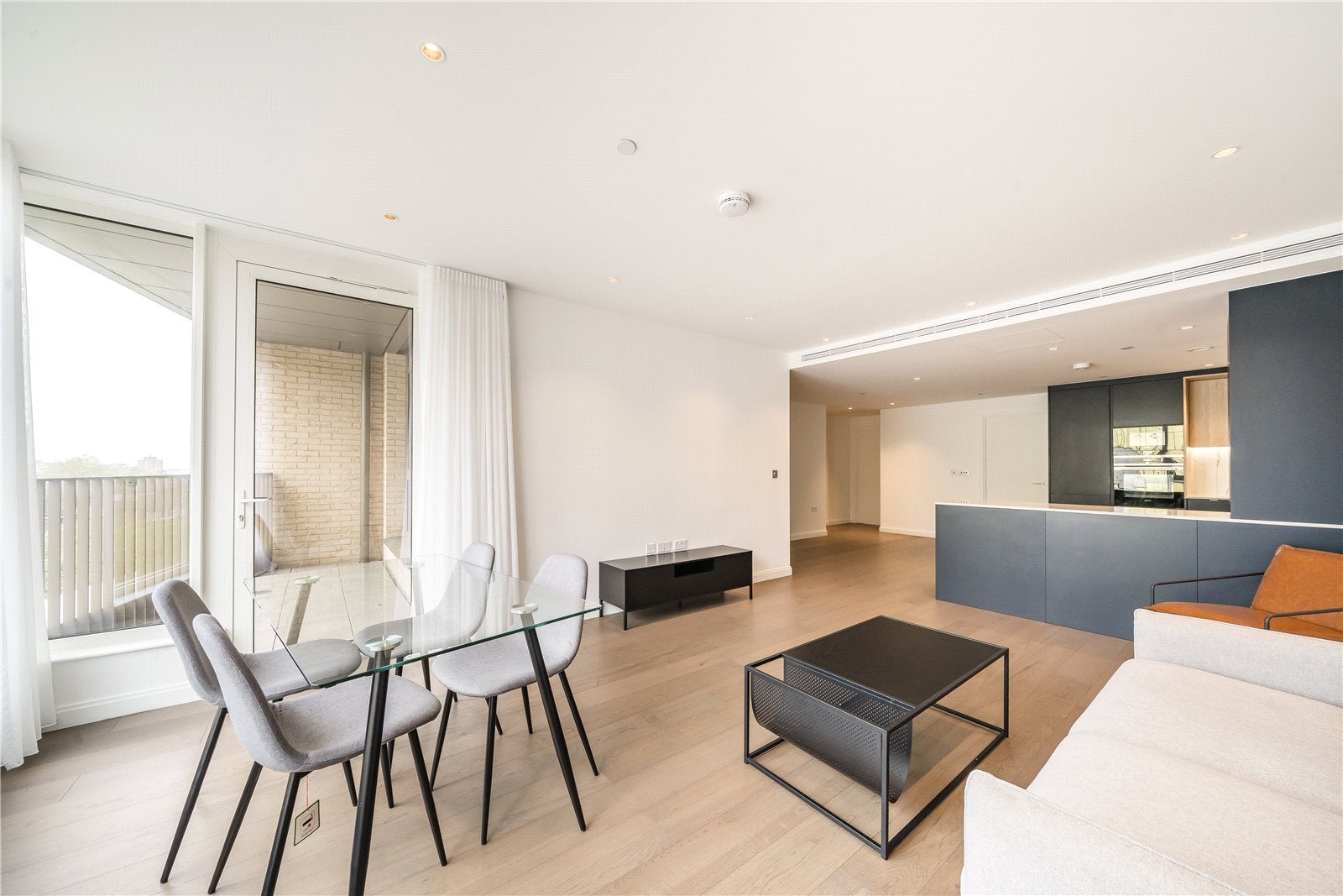 Flat Kennington Lane in Greater London