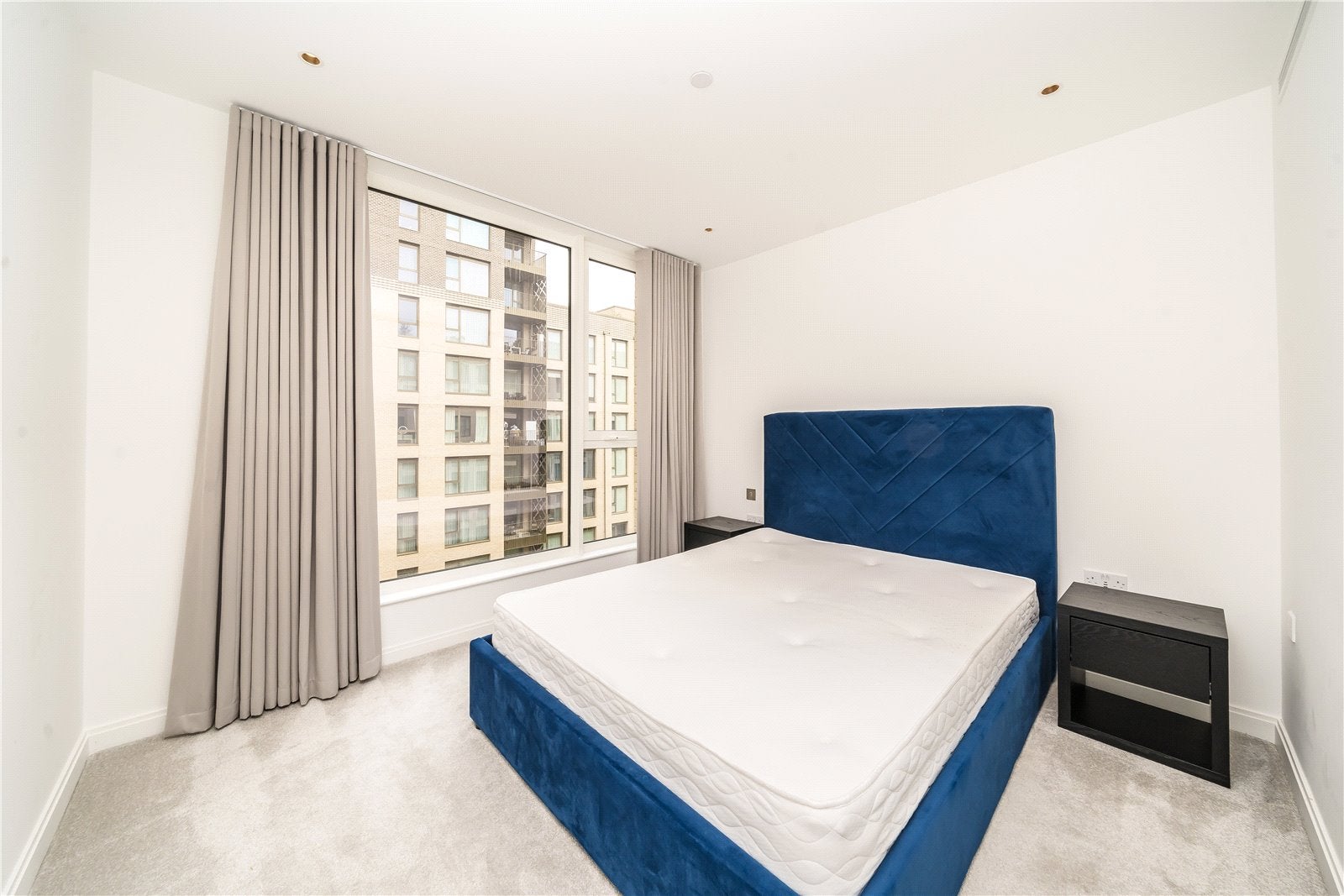 Flat Kennington Lane in Greater London
