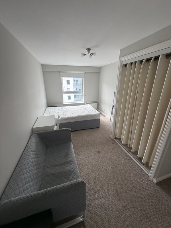 Room Wallace Street in Glasgow