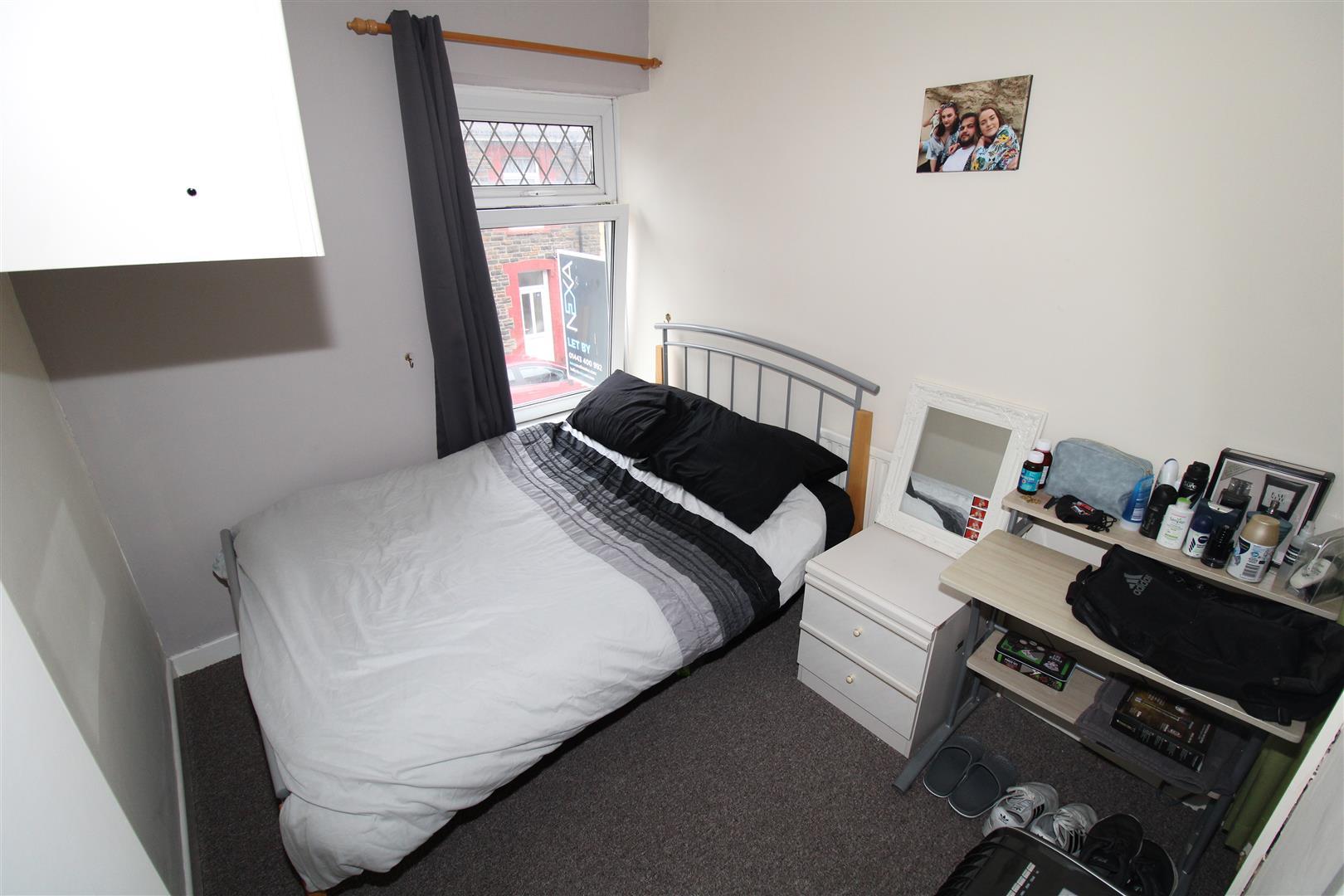Room Queen Street in Pontypridd