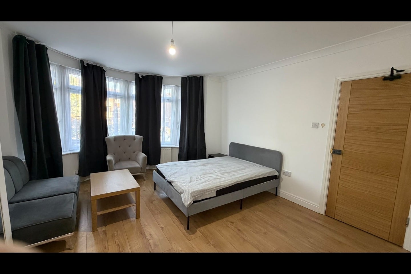 Flat Imperial Drive in Greater London