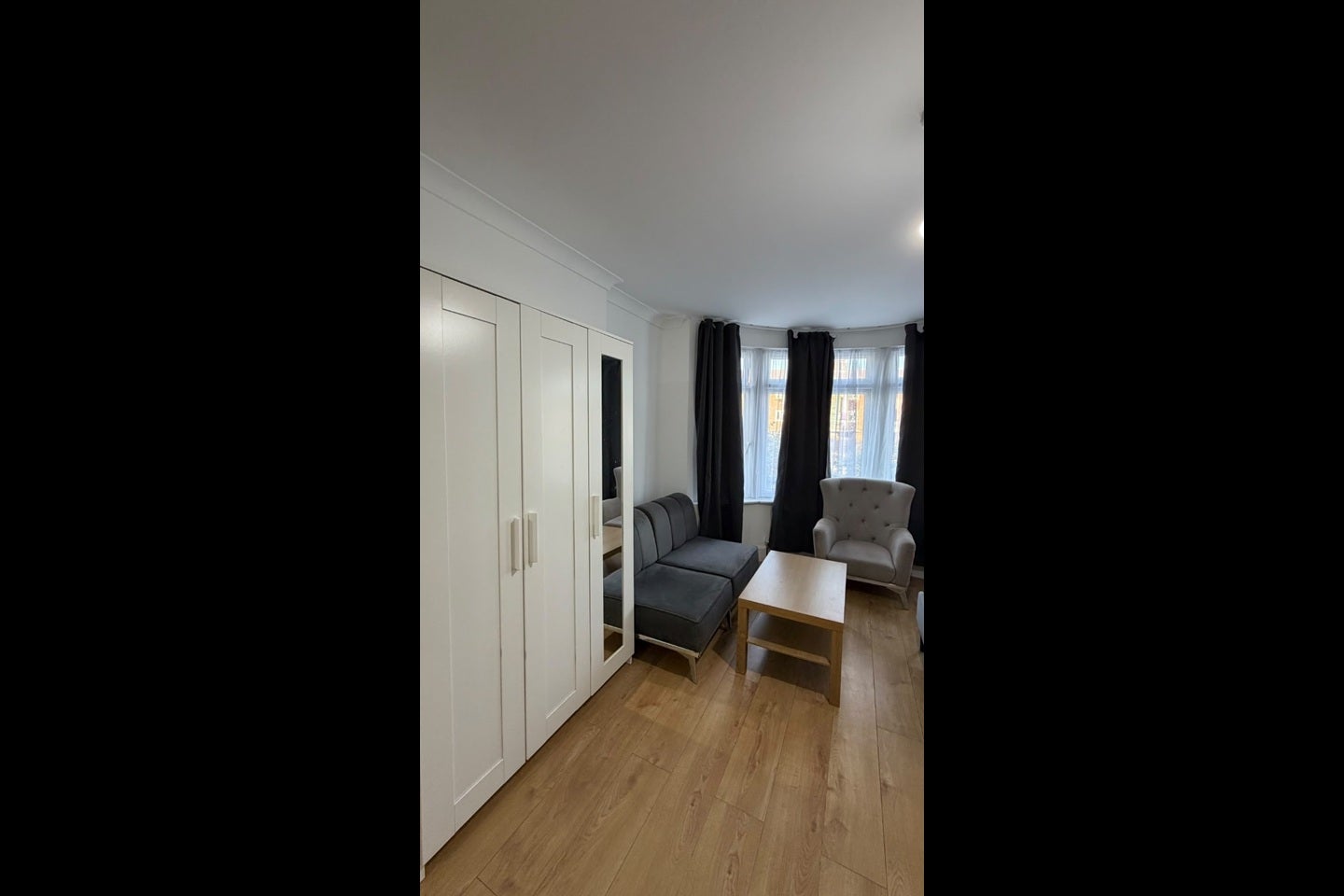Flat Imperial Drive in Greater London