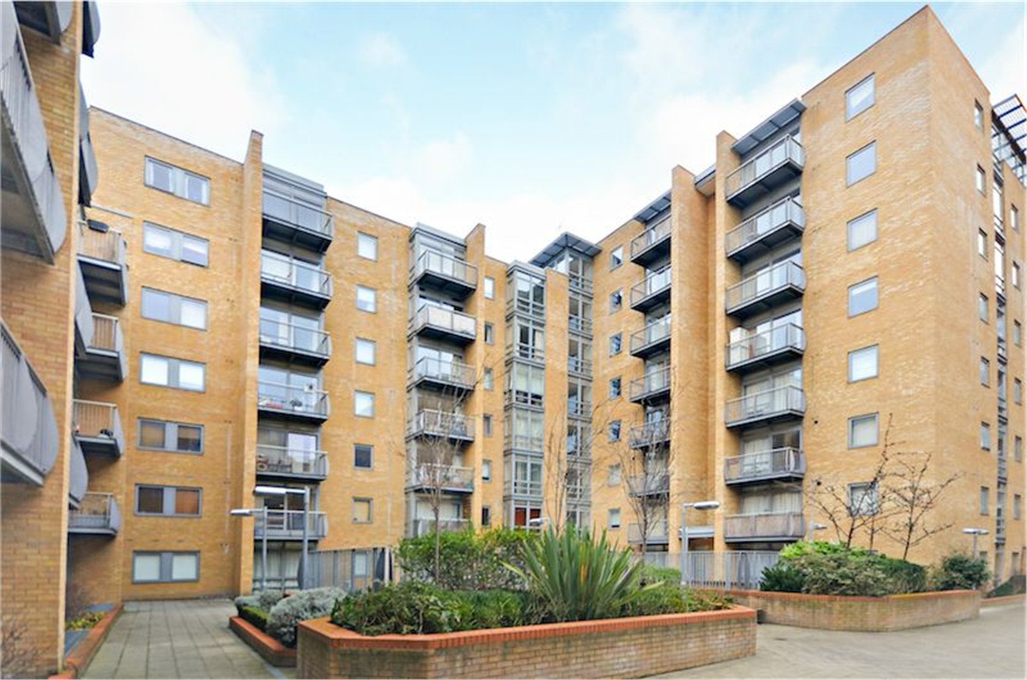 Flat Cassilis Road in Greater London