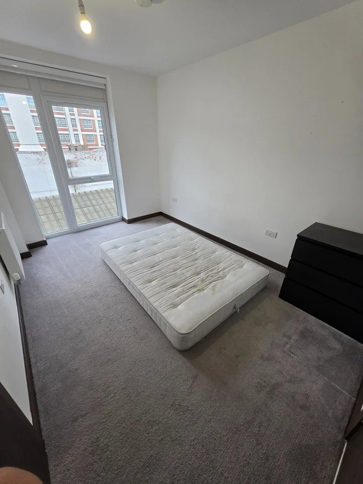 Flat Powerhouse Lane in Greater London