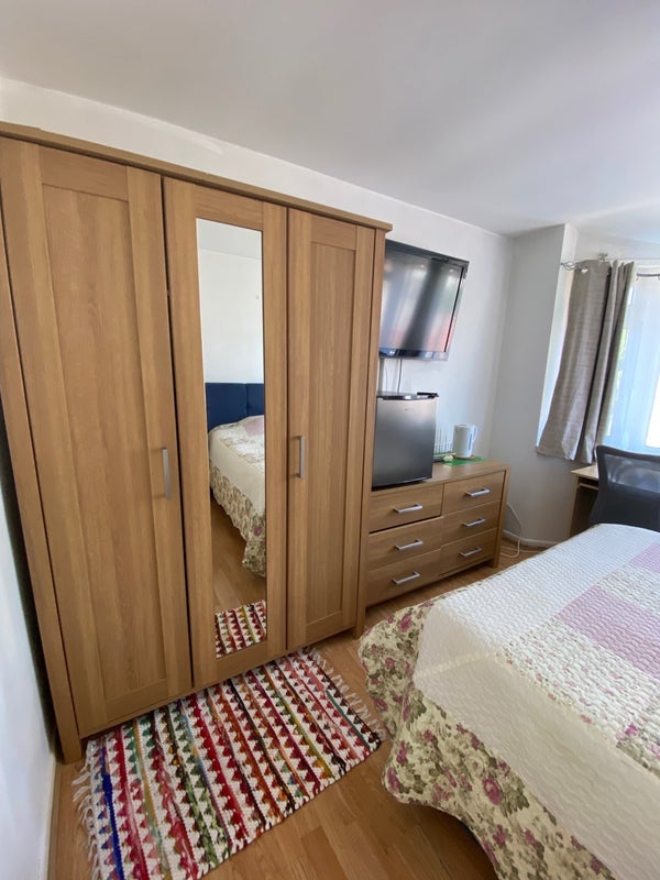 Room Deane Street in Charnwood