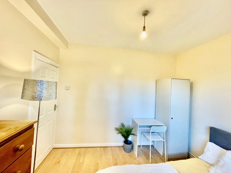Room Murray Grove in Greater London