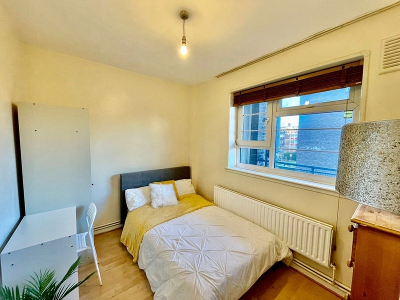Room Murray Grove in Greater London