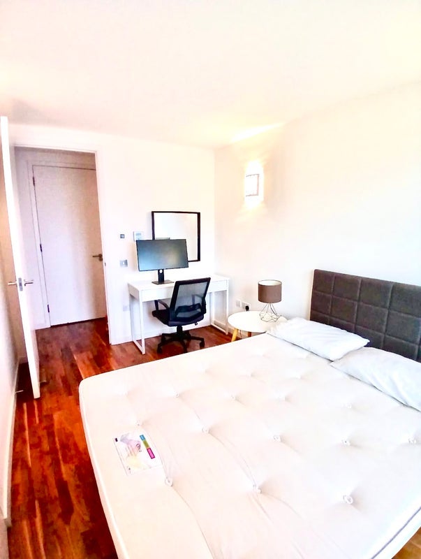 Room Fairmont Avenue in Greater London