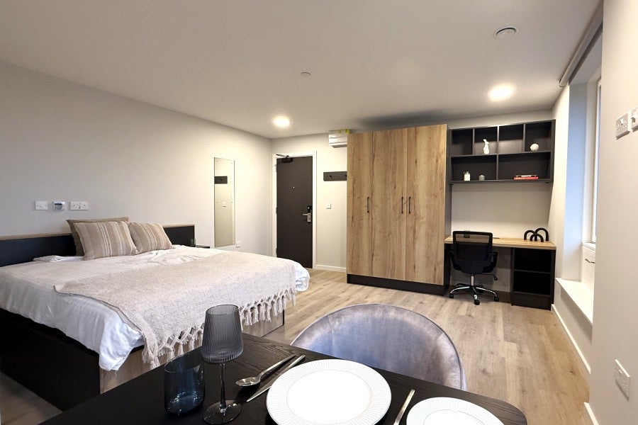 Room Bury Street in Guildford