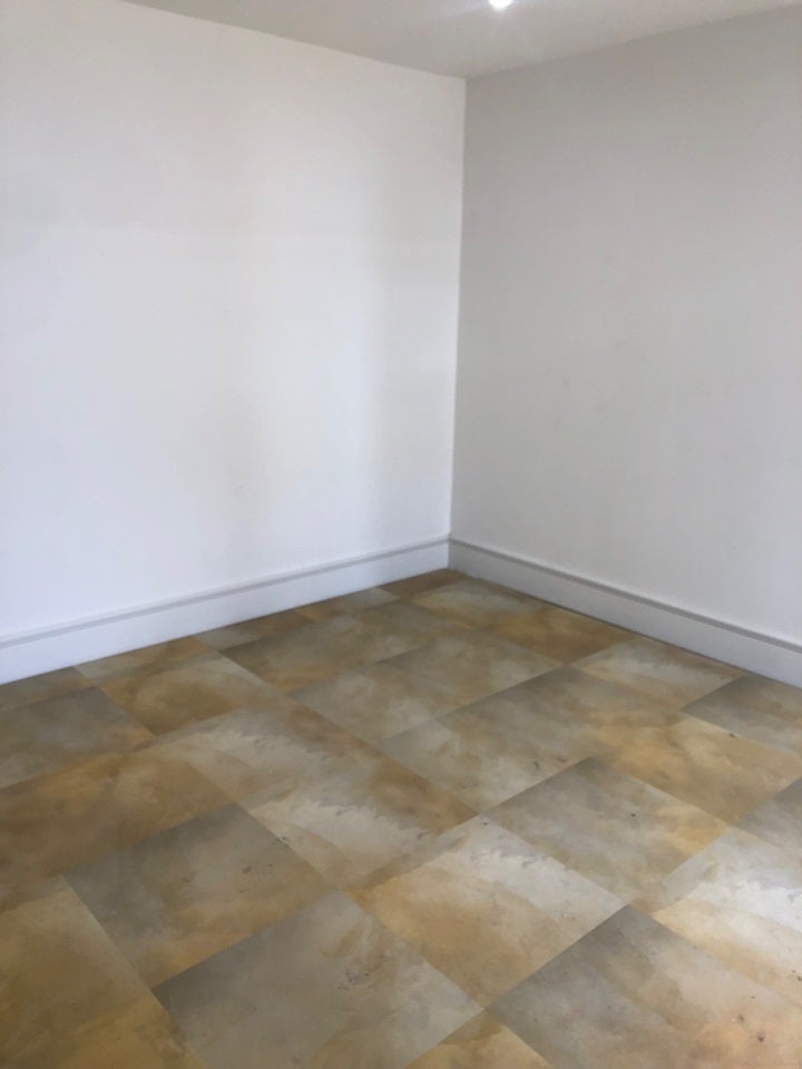 Flat Royston Gardens in Greater London
