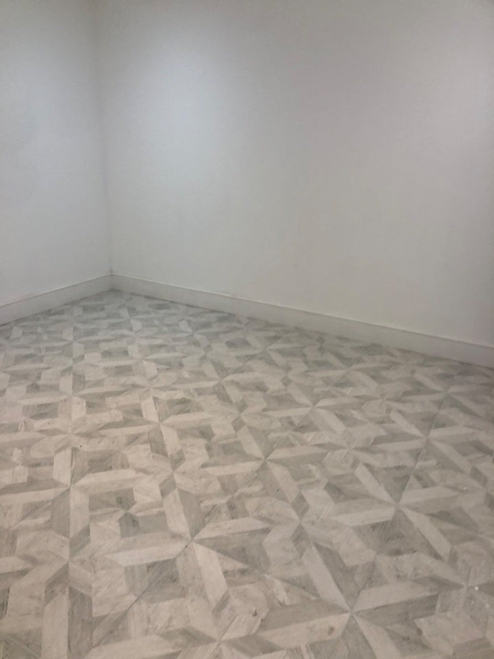 Flat Royston Gardens in Greater London