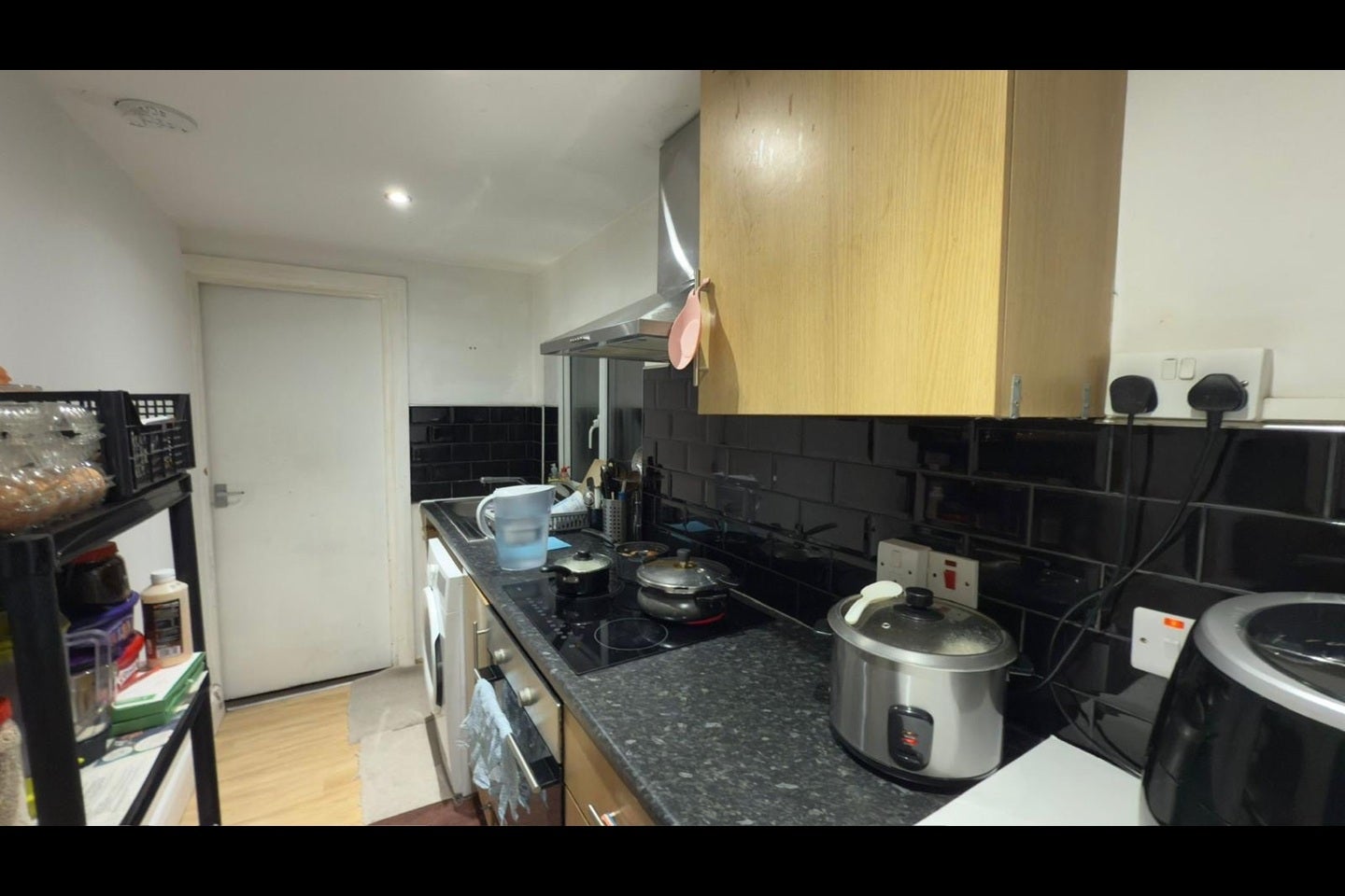 Flat Hanworth Road in Greater London
