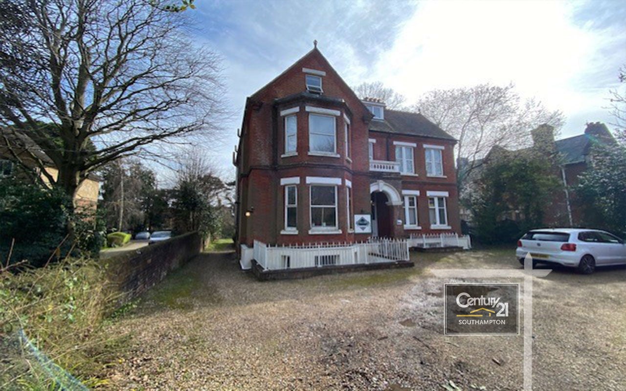 Flat Westwood Road in Southampton
