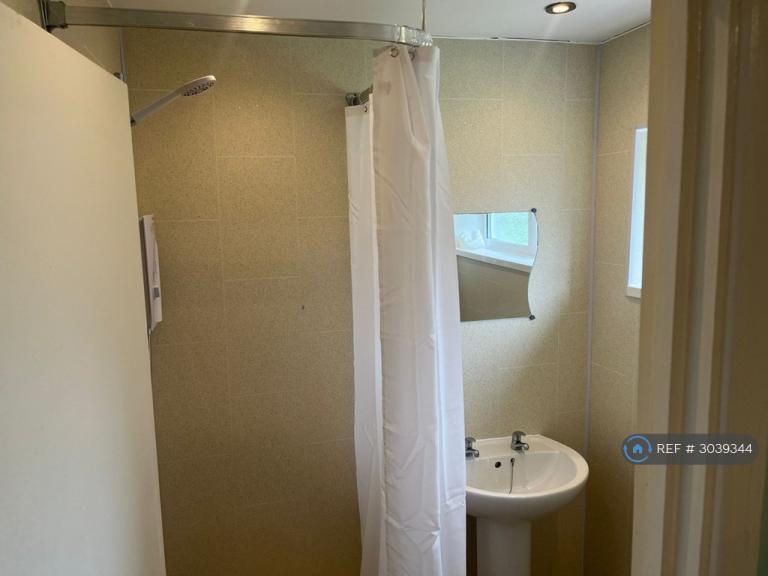 Room Leabon Grove in Birmingham