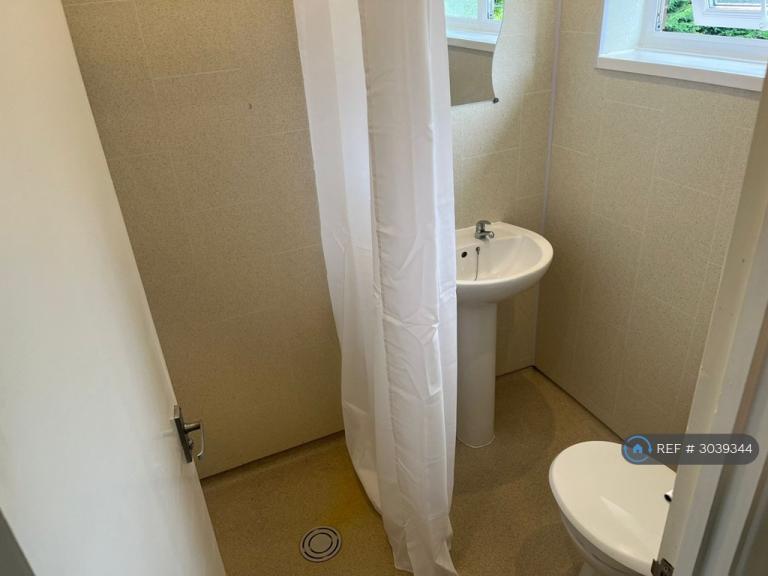 Room Leabon Grove in Birmingham