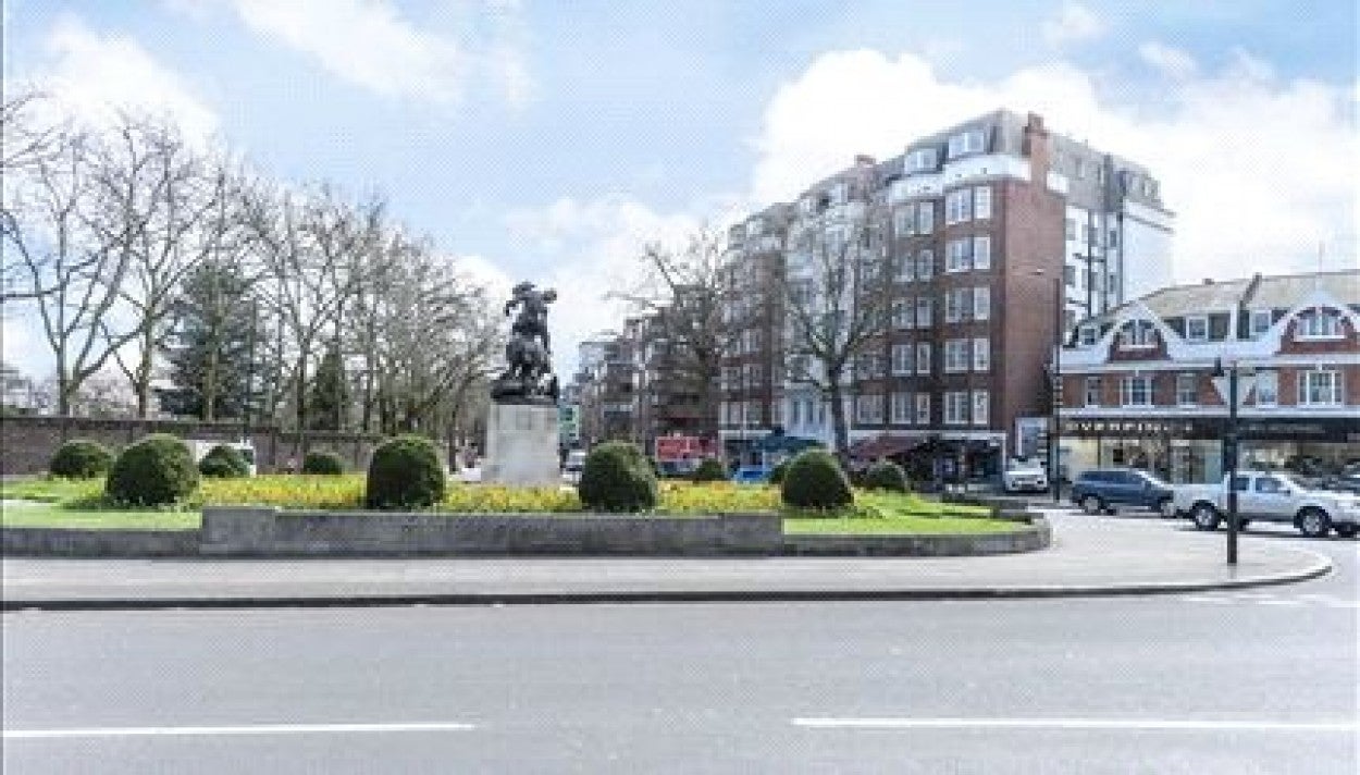 Flat Park Road in City of Westminster