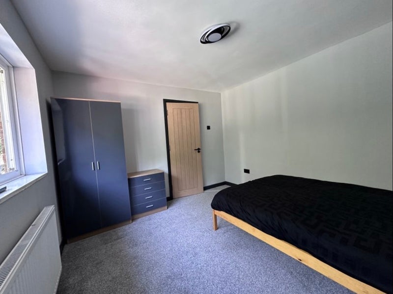Room Barnfield Road in Greater London