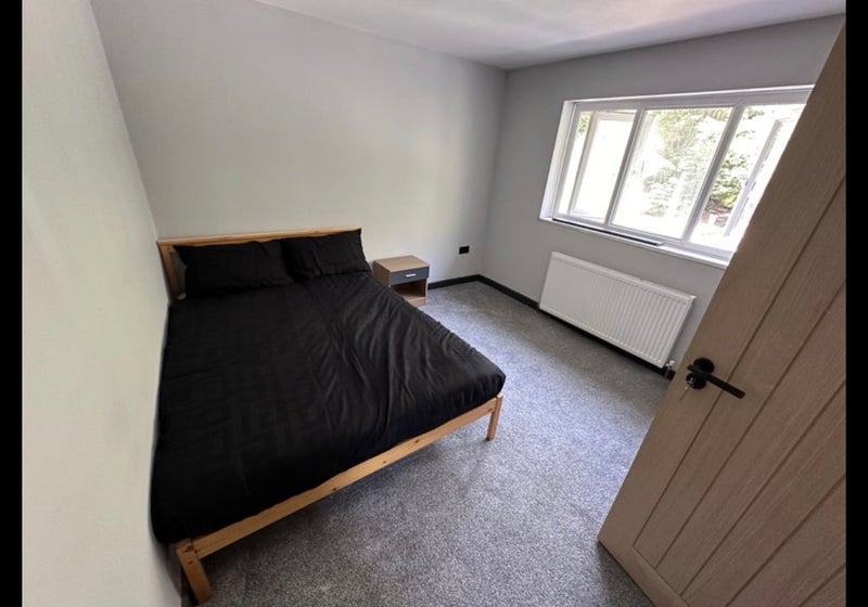 Room Barnfield Road in Greater London