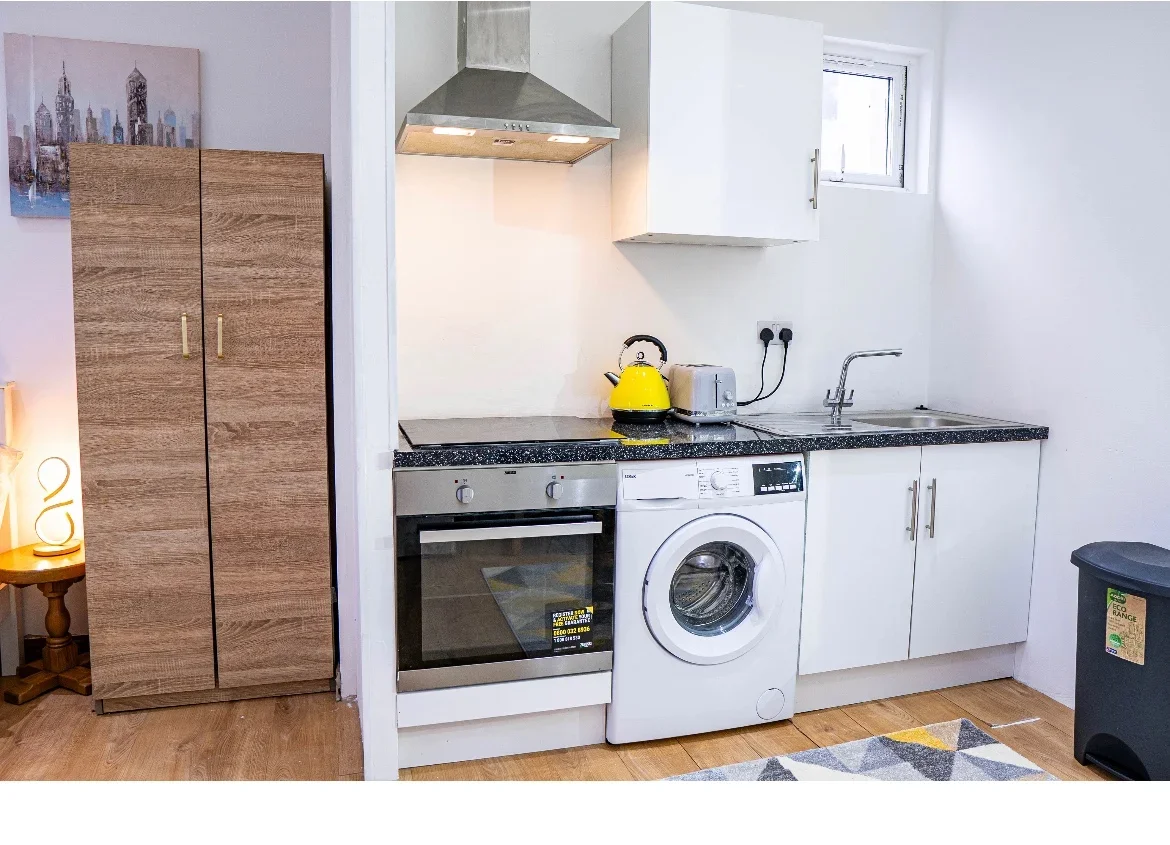 Flat Haydons Road in Greater London