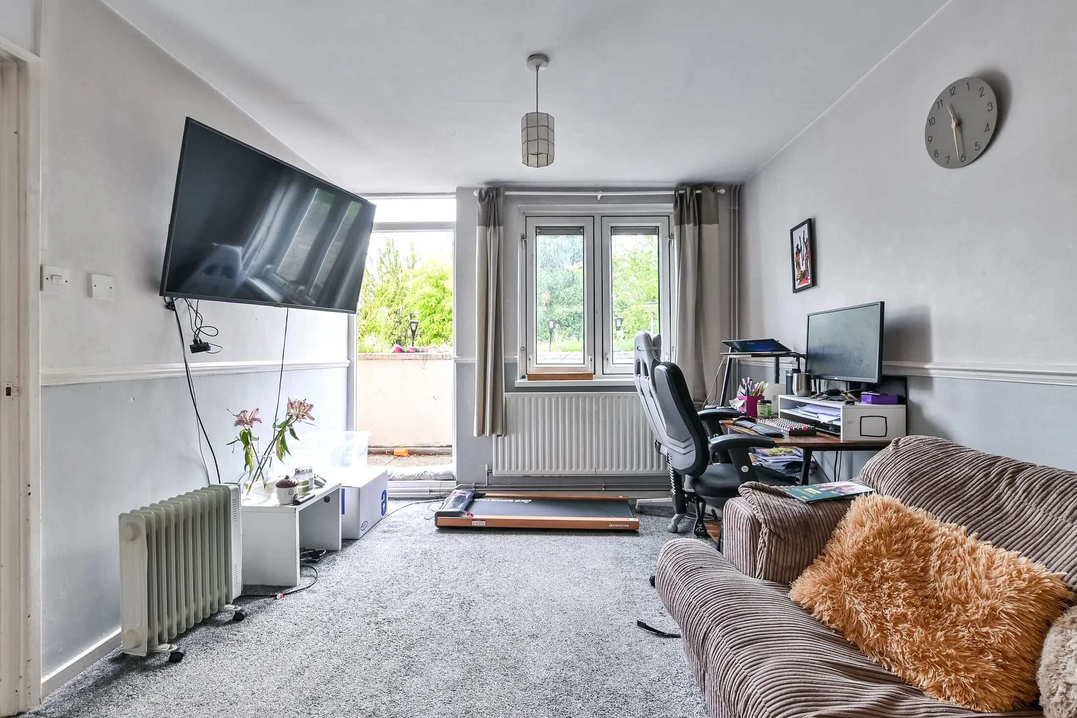 Flat Trefil Walk in Greater London