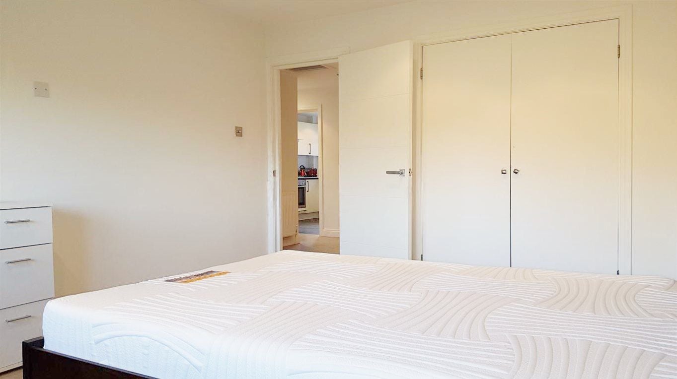 Flat Dennis Lane in Greater London