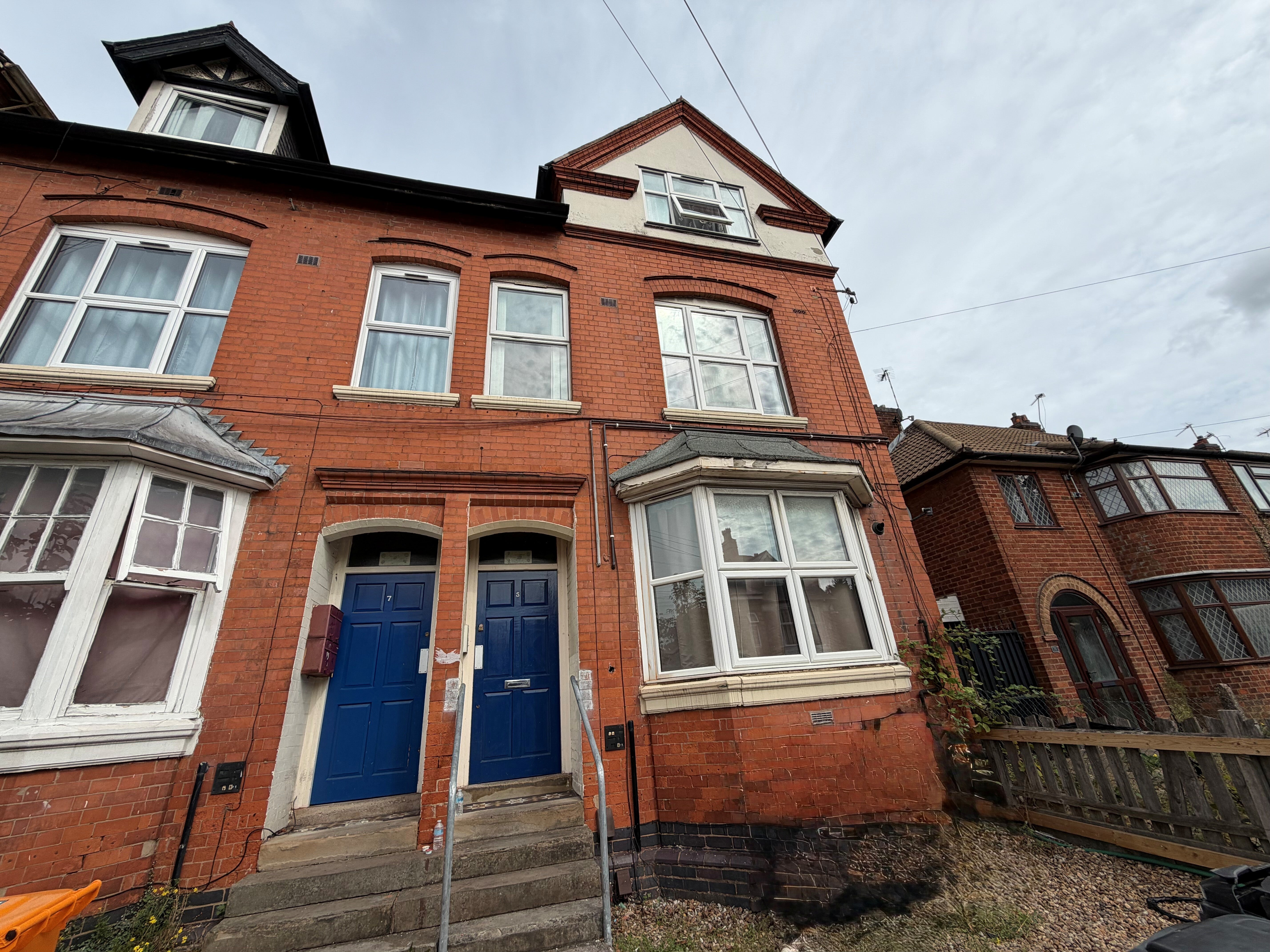 Flat Glenfield Road in Leicester