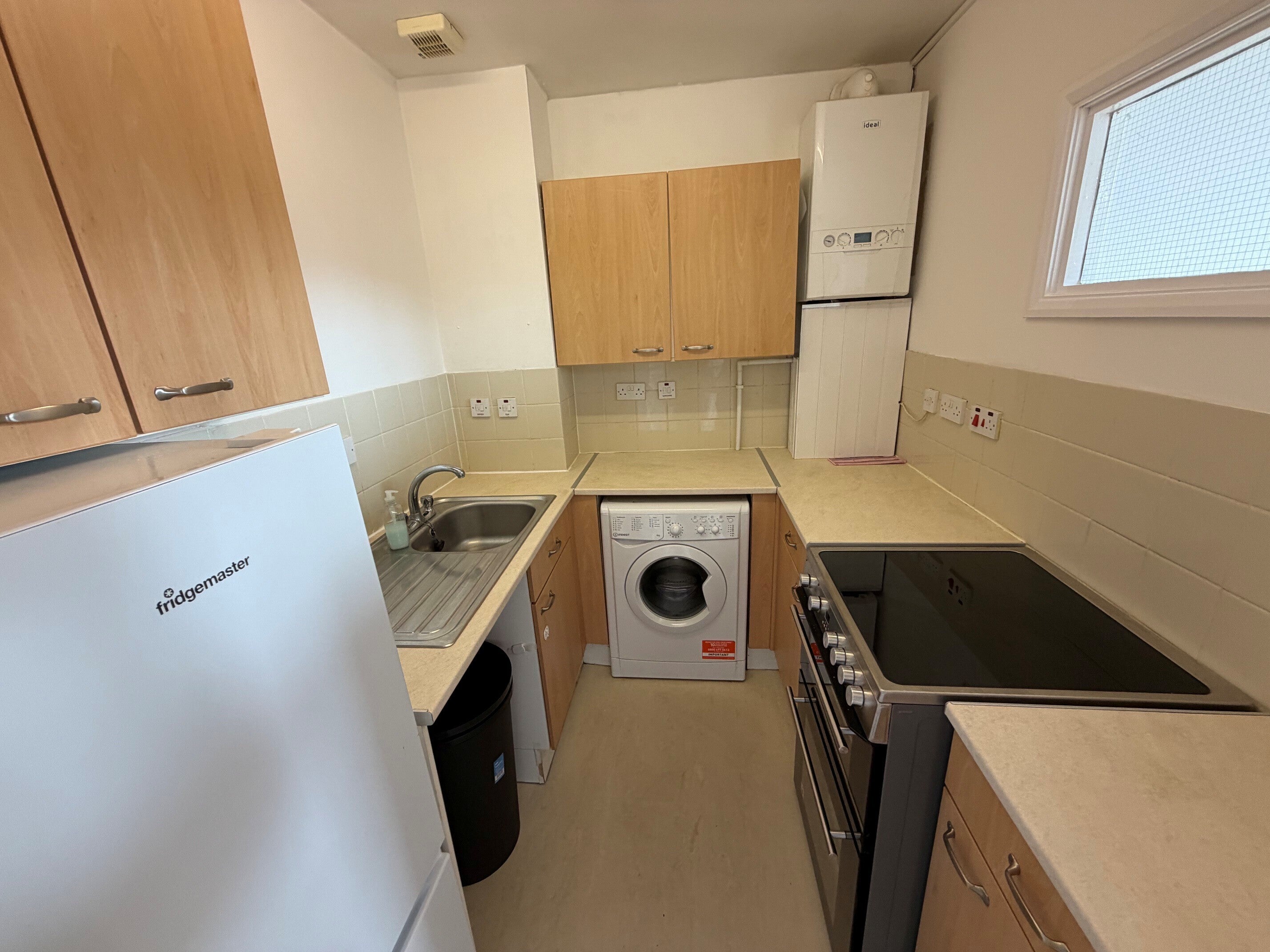 Flat Glenfield Road in Leicester