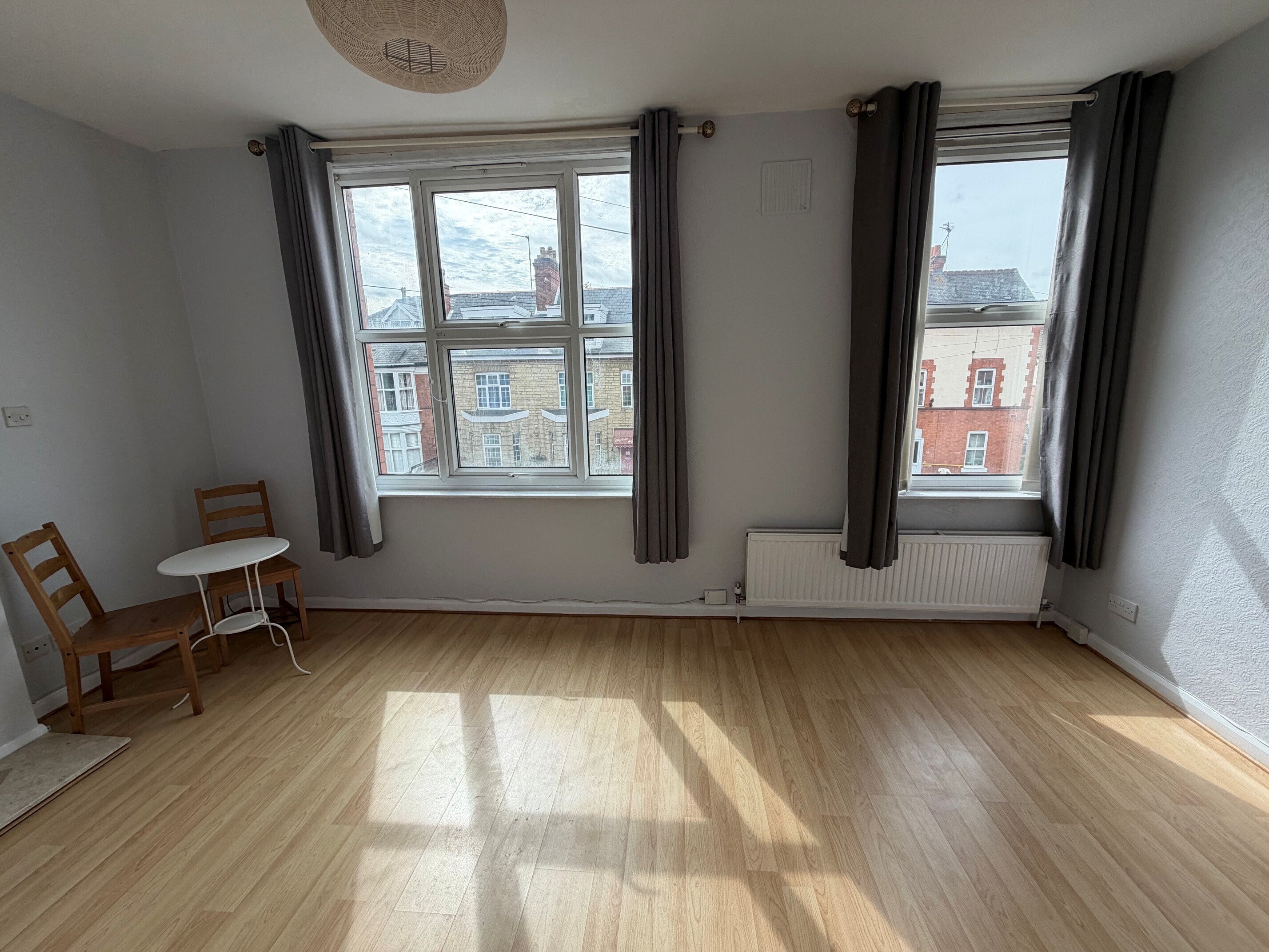 Flat Glenfield Road in Leicester