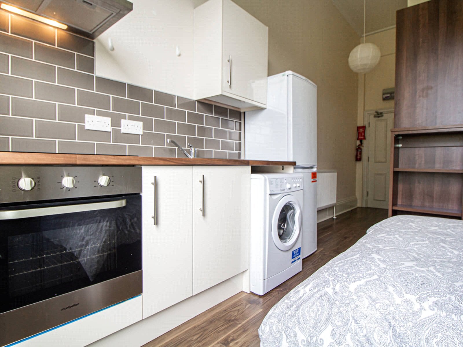 Room Clarendon Road in Leeds
