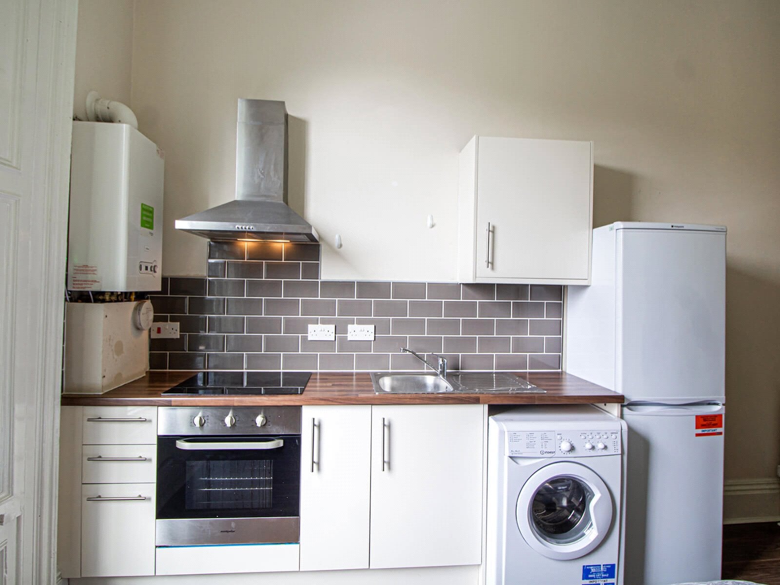 Room Clarendon Road in Leeds