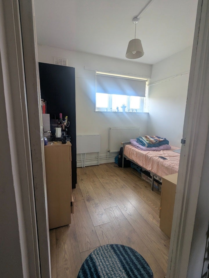 Room Sir Alexander Close in Greater London