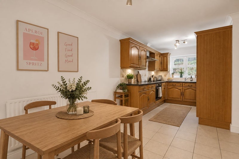 Room Maynard Close in Greater London