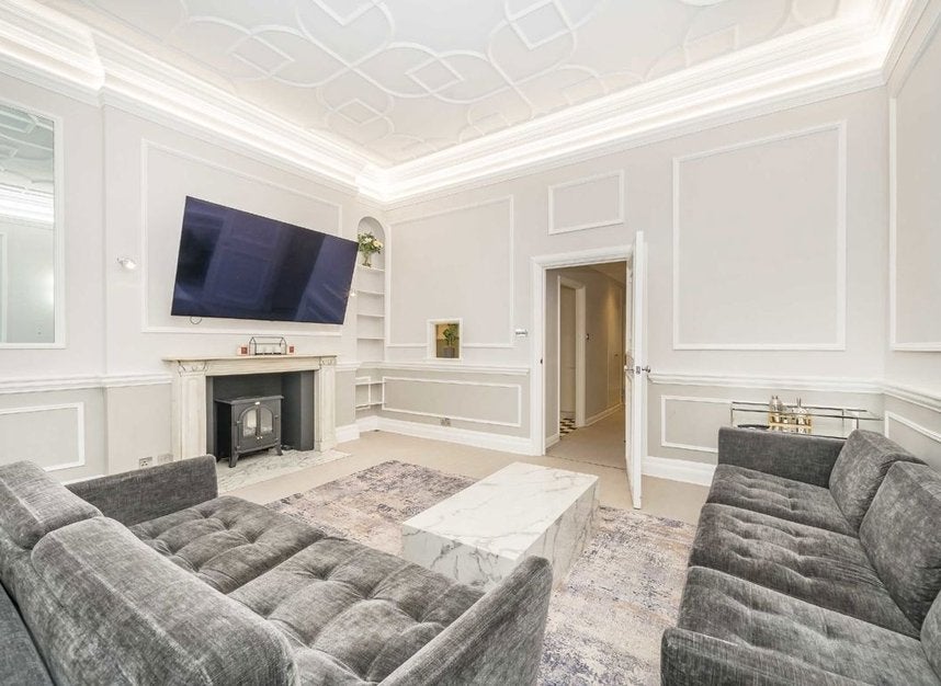 Flat Chelsea Embankment in Greater London