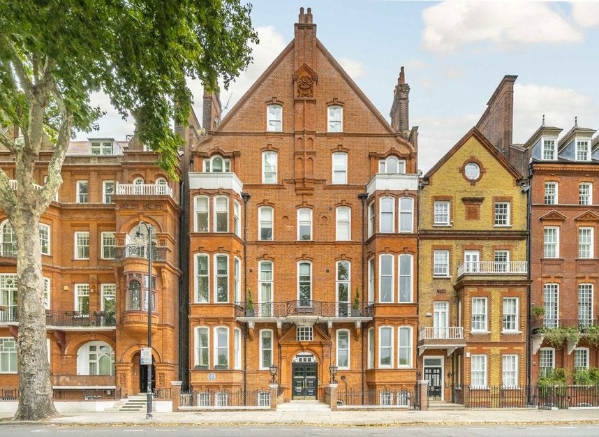Flat Chelsea Embankment in Greater London