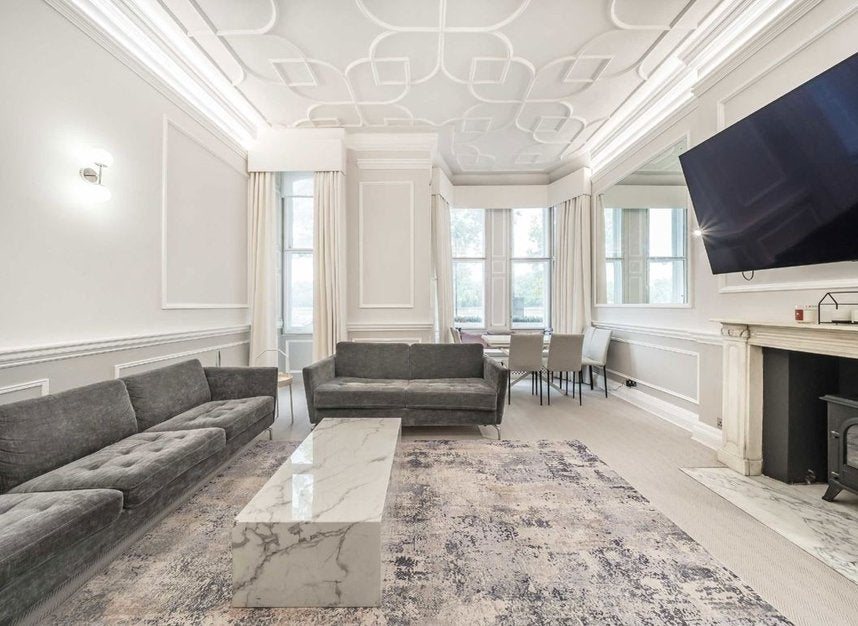 Flat Chelsea Embankment in Greater London