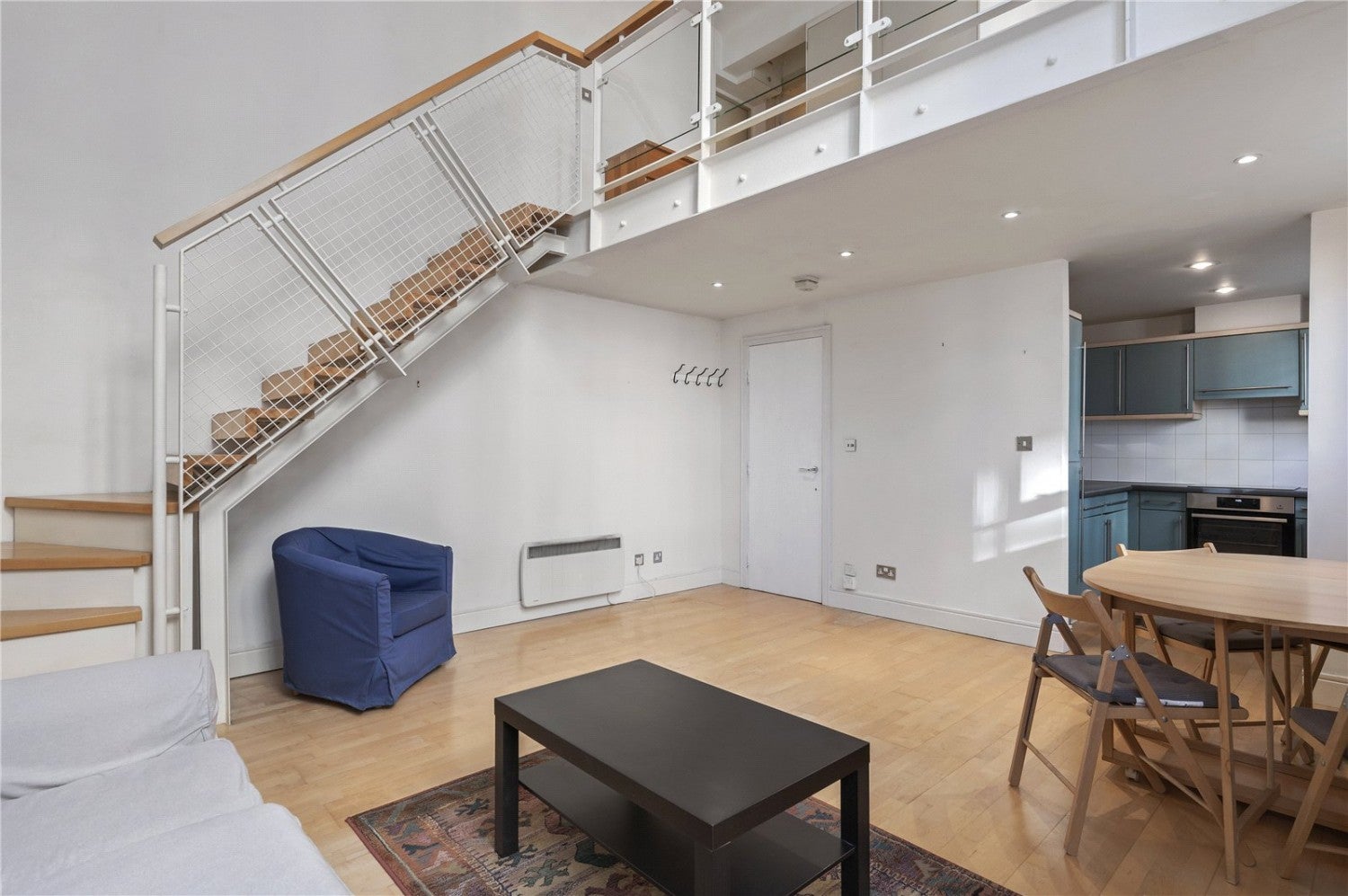 Flat Manor Gardens in Greater London