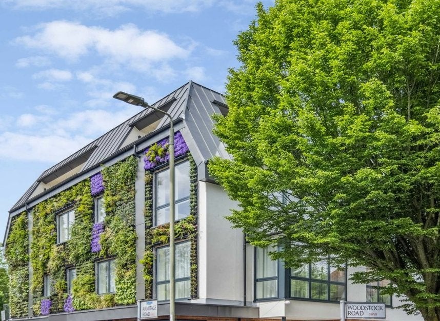 Flat Armitage Road in Greater London