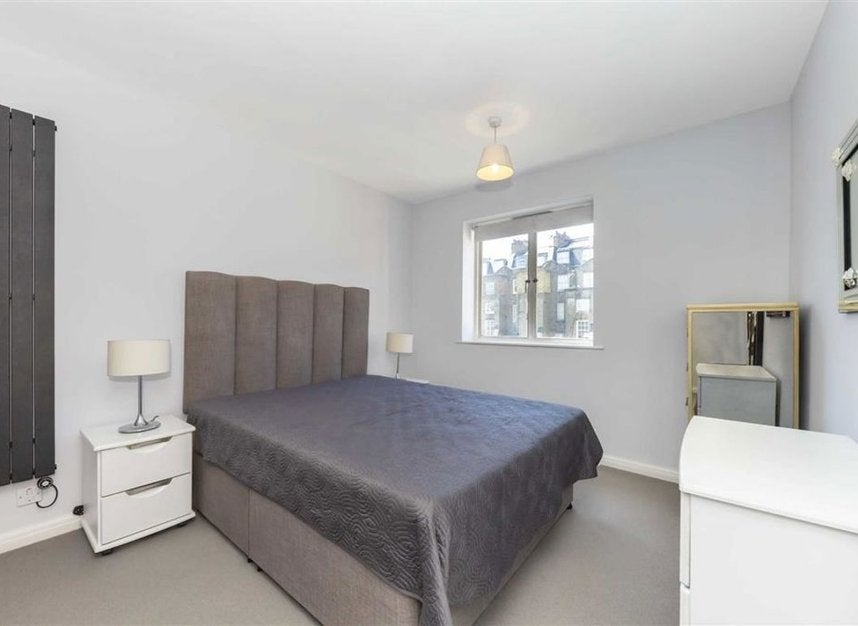 Flat Gloucester Terrace in City of Westminster