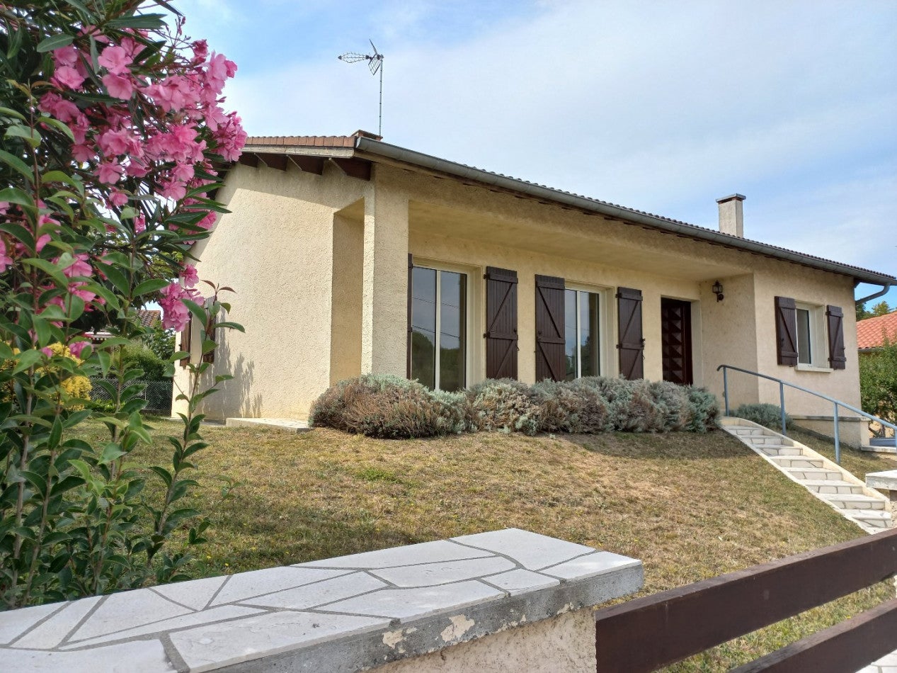 House Rue du 14 Juillet in L'Isle-Jourdain
