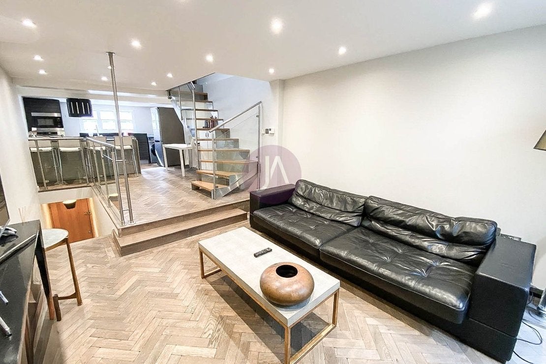 Flat Strutton Ground in City of Westminster