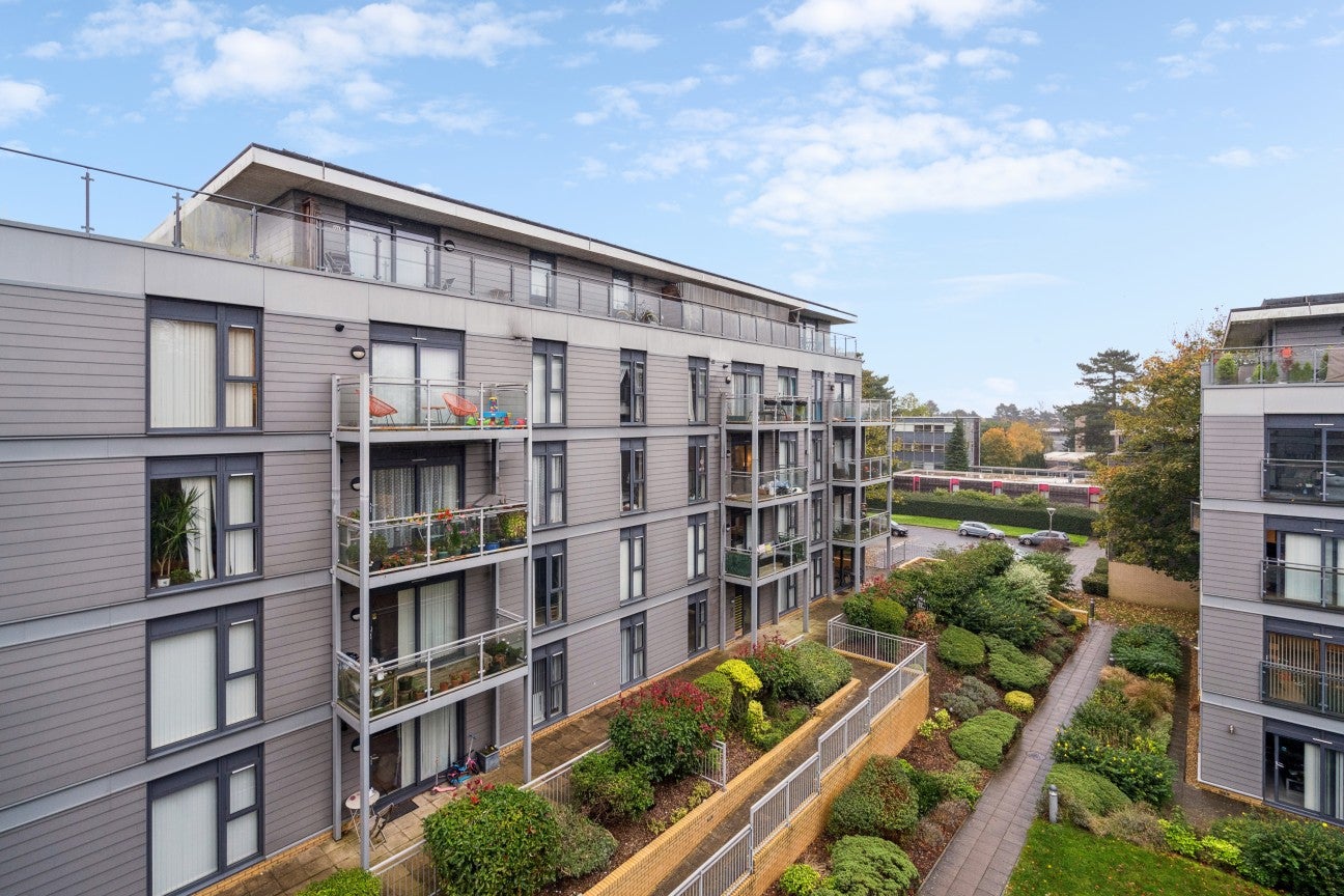 Flat Newsom Place in St Albans