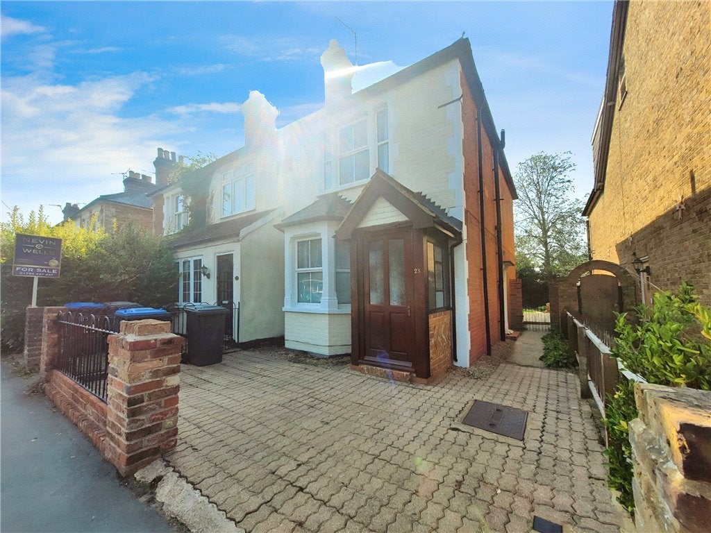 Flat Harvest Road in Borough of Runnymede