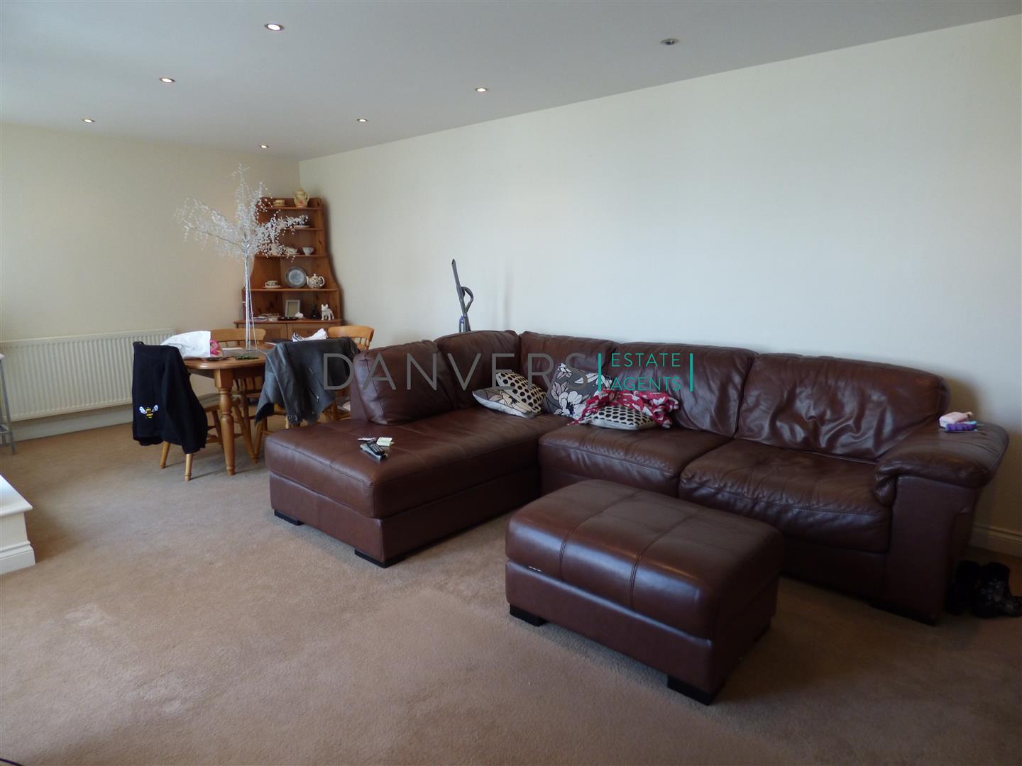 Flat Watkin Road in Leicester