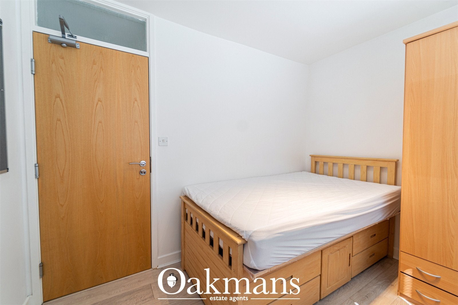 Room Leeson Walk in Birmingham