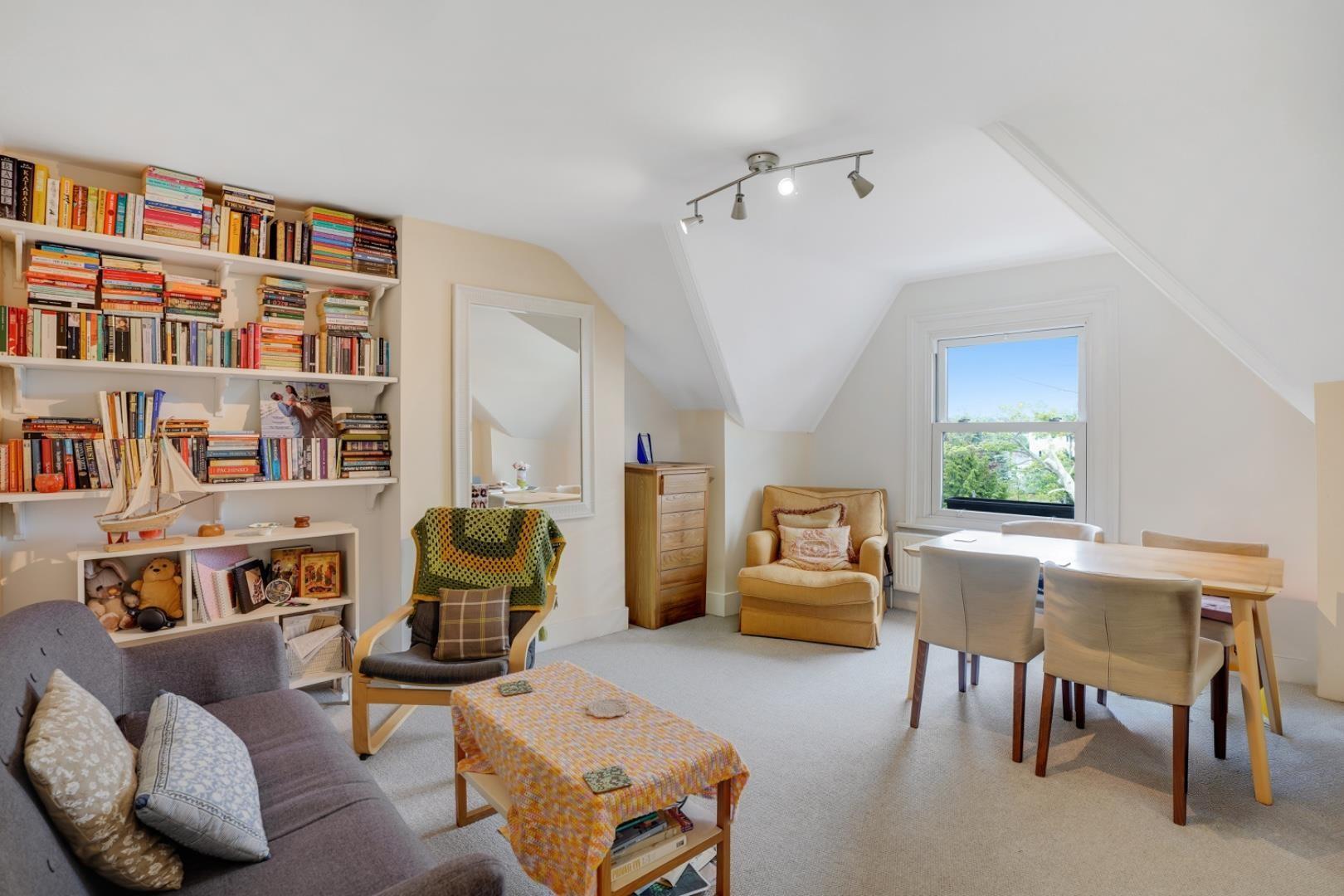 House Knight's Hill in Greater London