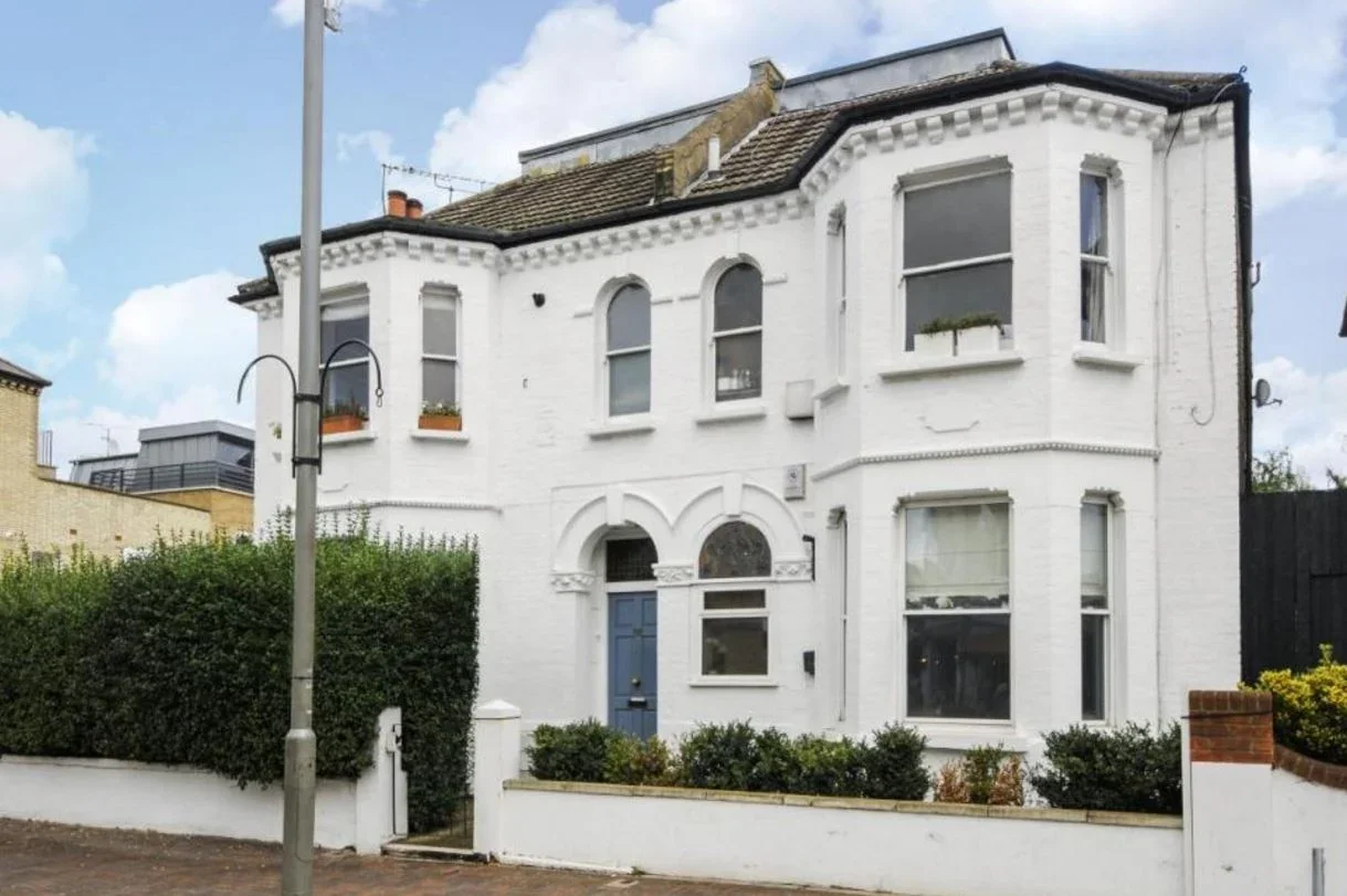 Flat Northcote Road in Greater London